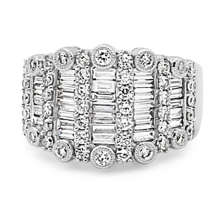 used Round Brilliant & Baguette Diamond Dress Ring