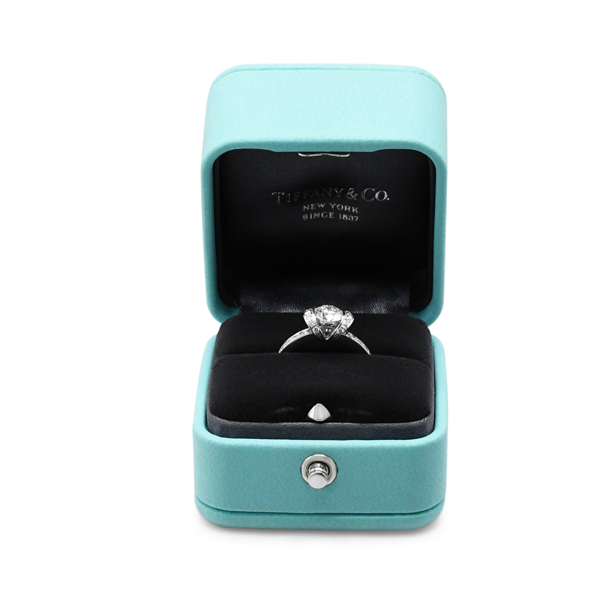 Solitaire With Ribbon Pre-Owned Tiffany Ribbon Certified Diamond Engagement Ring I S&R