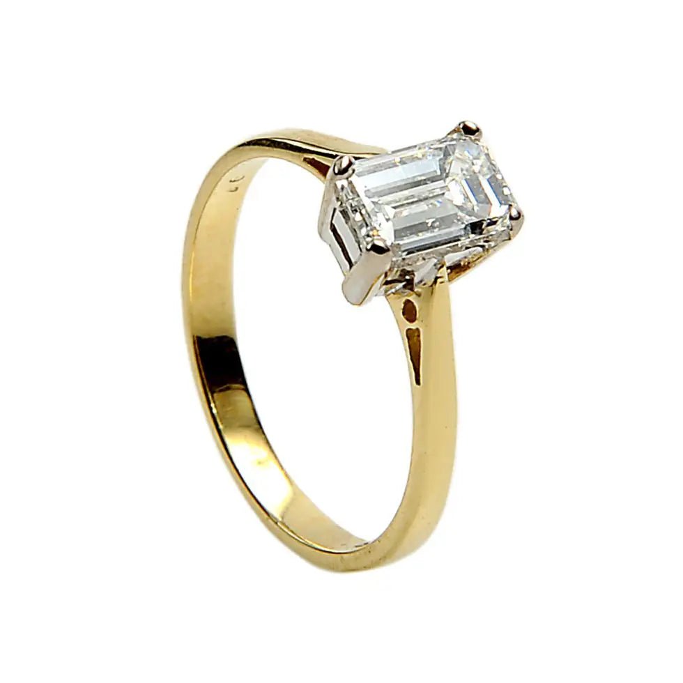 used Anchor Certificated 0.96ct Emerald Cut Diamond Ring